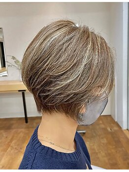 WHITE HOUSE 芦屋さくら並木店の写真/【大人女性の魅力を引き出すグレイカラー♪】気になる白髪をカバーし、透明感と艶を叶えます！          