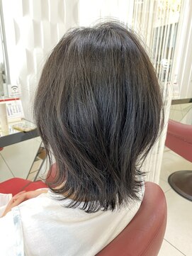 クオリス 赤塚店(QUALIS) 10代20代/外ハネ/レイヤー/くびれ/ウルフ/ミディ/くすみカラー