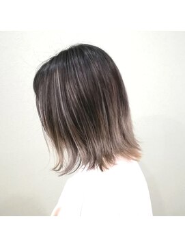 リリス(l'iris) 【liris】パラパラブリーチ×ホワイトグレージュ◎ボブレイヤー