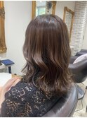 透明感のあるグレージュ