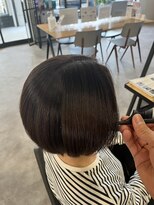 ナンバー(number+)&nbsp;20代30代大人可愛い髪質改善小顔艶感前下がりショート