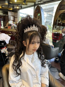 グリッツ (GLITZ) ハーフアップ盛り髪 盛り髪 体育祭ヘア