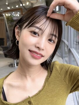 メゾンアクア 表参道(Maison ACQUA) 切りっぱなしボブチェリーブラウンミニウルフ前髪縮毛矯正表参道