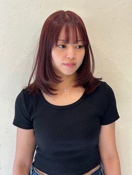 セルカ 新宿(CERCA) ミディアムレイヤーとワインレッド