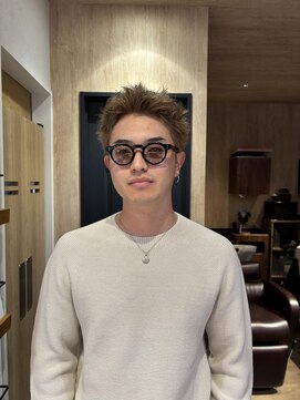 ミューズ バイ ケンジ(MUSE by KENJE) スパイキーショート／ベージュカラー／平塚美容室