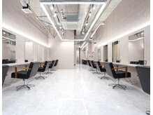 メンズサロン キング 心斎橋店(Men’s salon K!ng)の雰囲気(白を貴重としたカッコいい広めの店内。心斎橋の中心にNEWOPEN)