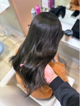 ユーフォリア 新宿店(Euphoria) 透明感オリーブカラー