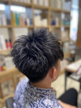 オリジンズ ヘアー(Origins hair) 爽やかツーブロック×ナチュラル束感ショート[アッシュブラック]