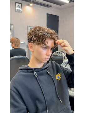 リッチブランドアンドコー 守口店(Rich Brand&Co) スペインカール ハイライトカラー　メンズカット　メンズパーマ