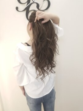 綺麗系オシャレ大人女性にもオススメ 外国人風エクステヘアー L インプルーヴ アートスタイルヘアー Improve Art Style Hair のヘアカタログ ホットペッパービューティー