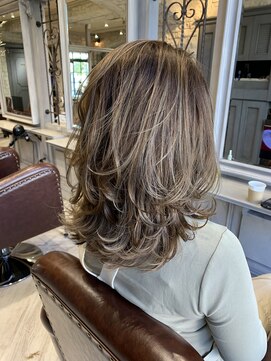 シャル 辻堂(shalu) バレイヤージュハイライト×ミディアムレイヤー