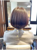 襟元スッキリ丸いシルエットショートボブ,小顔,後頭部ボリューム