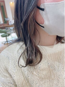 シャイタクター(SHY-takter) ベージュ×イヤリングカラー