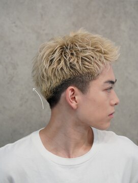 イズバイフィフス(is by fifth) 渋谷スパイキーショートパーマメンズブリーチカラー