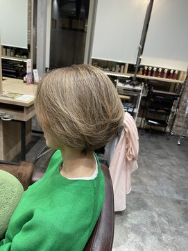 ビースリー ロア 艶グラデーションボブ　11/30  イルミナカラー