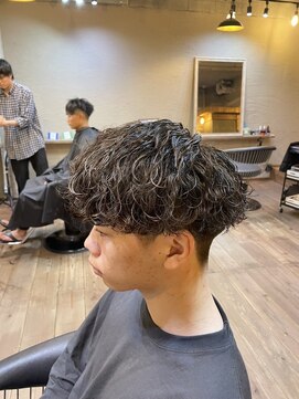 ミオ リベル(Mio'' LIBER) 波巻きパーマ