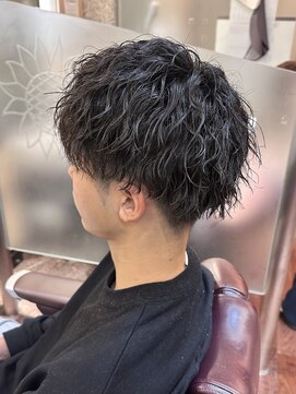 ゼロスバーバー(0's BARBER SHOP) 30代40代ツイストスパイラル×マッシュウルフ◎好印象パーマ
