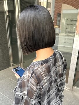 エン バイ ユアーズヘア 銀座店(eN° by youres hair) 前下がりボブ縮毛矯正 黒髪切りっぱなしボブ 地毛風ストレート