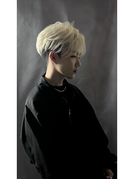 イマージュヘアー ホワイトフェザーショート