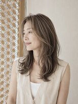 オアシスアヴェダ ザ・ペニンシュラ東京(OASIS AVEDA)&nbsp;40代ミディアムレイヤー白髪ぼかし透明感ハイライト