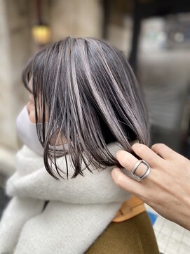 アネラ(Anela) ボブでつくるシャドウルーツ