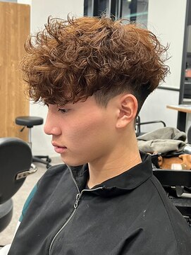 エルマーク 心斎橋(L-MARK) スペインカールスパイラルパーマツイストパーマフェード短髪