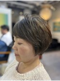 オリーブベージュ