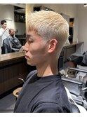 抜きっぱなしブロンドメンズブリーチカラーベリーショート