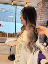 ヘアー アレス(hair ales)&nbsp;ロングヘア インナーカラー ホワイトベージュ デザインカラー