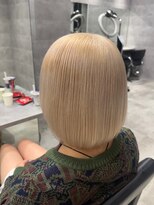 ルイス(L'wis)&nbsp;切りっぱなしボブホワイトミルクティベージュ