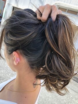 アン(Hair make un) #ハイライト×バレイヤージュカラー