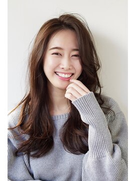 ノーヴェ(Nove) パーソナルカラー夏タイプに似合う カジュアルなロングレイヤー