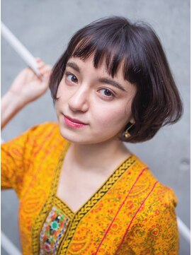 ピズム(PISM) パッツン前髪イメチェン小顔ボブ/グレージュ/オン眉バング