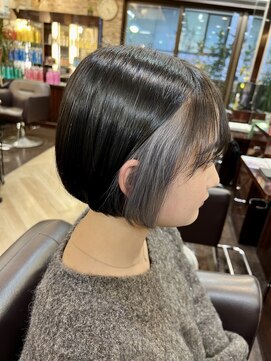 キャラ 池袋本店(CHARA) インナーグレージュ×ミニボブ【インナーカラー】