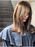 外ハネミディアム×ブリーチなしベージュ