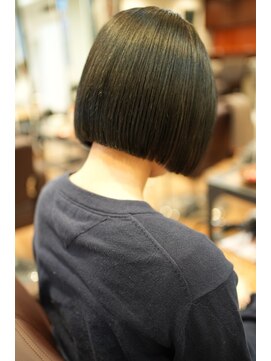 ノラキチジョウジ(NORA KICHIJOJI) ボブレイヤーカットウルフカットみみかけ切りっぱなしボブ海外風