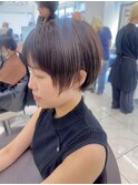 くせ毛さんでも大丈夫！柔らかい縮毛矯正の耳掛けショート