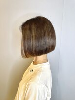 ブロッサム 東久留米店(Blossom)&nbsp;ハイトーンカラーミルクティーベージュミニウルフ丸みボブ