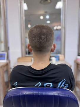 ヘアサロン プラス アーティスタ(hair salon + artista) スキンフェードボウズ