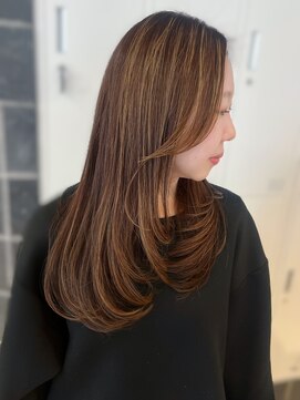 レイヤーカット顔周りカットバタフライカット白髪ぼかしカラー