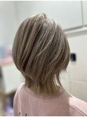 ホワイトグレージュ
