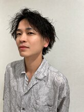 パーマスタイルに慣れてきたら少しイケイケな感じにも挑戦してみるのもあり！モテたい男性にオススメ☆