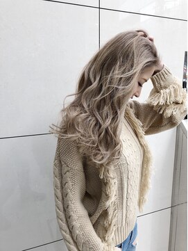 ジゼル(gisele) ミルクティー×ホワイトチップ