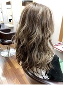 ライトベージュ×ハイライト