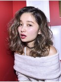 大人ミディ_耳かけウェーブパーマフォギーベージュ_77298
