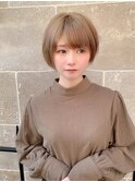 大人かわいい美髪ショートヘア、ホワイトグレージュ、ネビージュ
