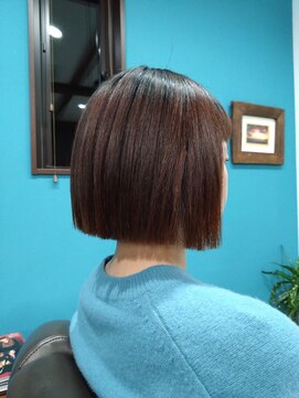 アロアロ(AloAlo) 切りっぱなしボブ