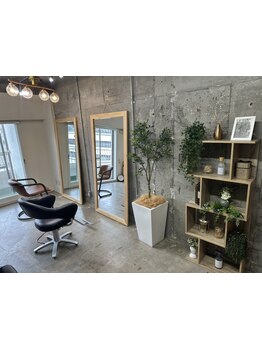 《髪質改善カラーでダメージレスに楽しむ!》最初から最後まで完全マンツーマン接客。