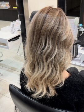 ヘアアンドビューティー クアトロ 戸祭店(QUATRO) バレイヤージュ