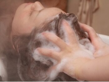 フオラヘアー 中板橋店(Fuola HAIR)の写真/<完全個室の癒し空間>頭皮診断から始まるスパニストによる本格ヘッドスパ♪極上のひとときを・・・。